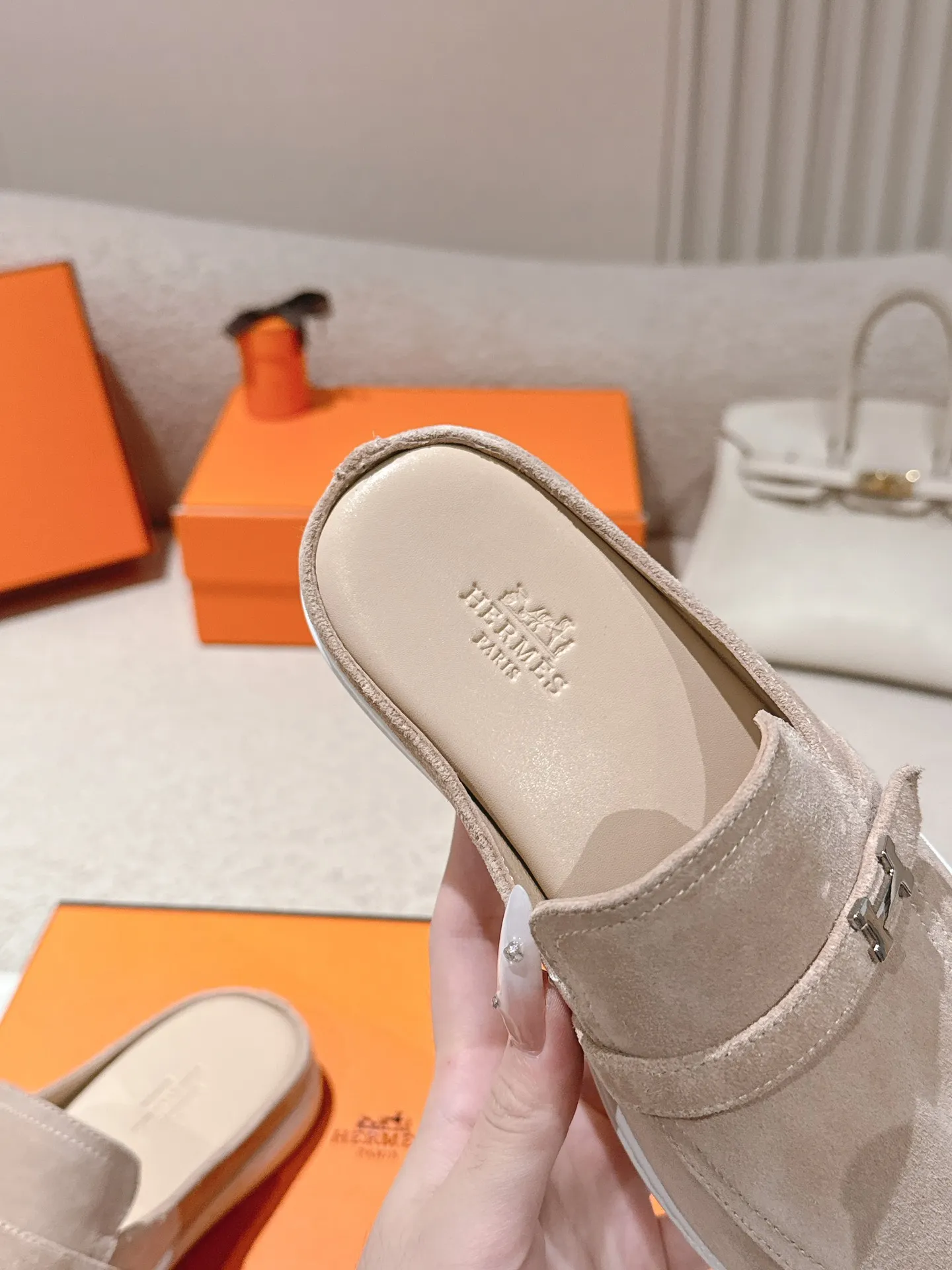 Men's men's shoes 💰560💰 Hermes 25ss new autumn and winter loafers, British retro design, classic and durable! Original reverse mold last, the ultimate 1:1 shape. Fabric: Cow suede/calfskin Lining: Imported sheepskin lining Outsole: Open-molded rubber sole Size: 35-45